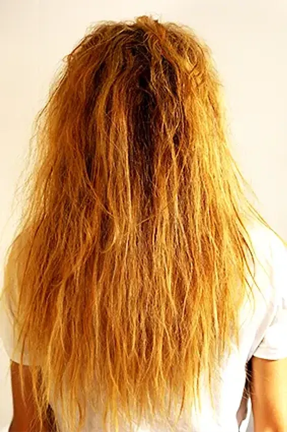 Avant : cheveux ondulés